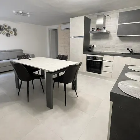 Picasso Apartment